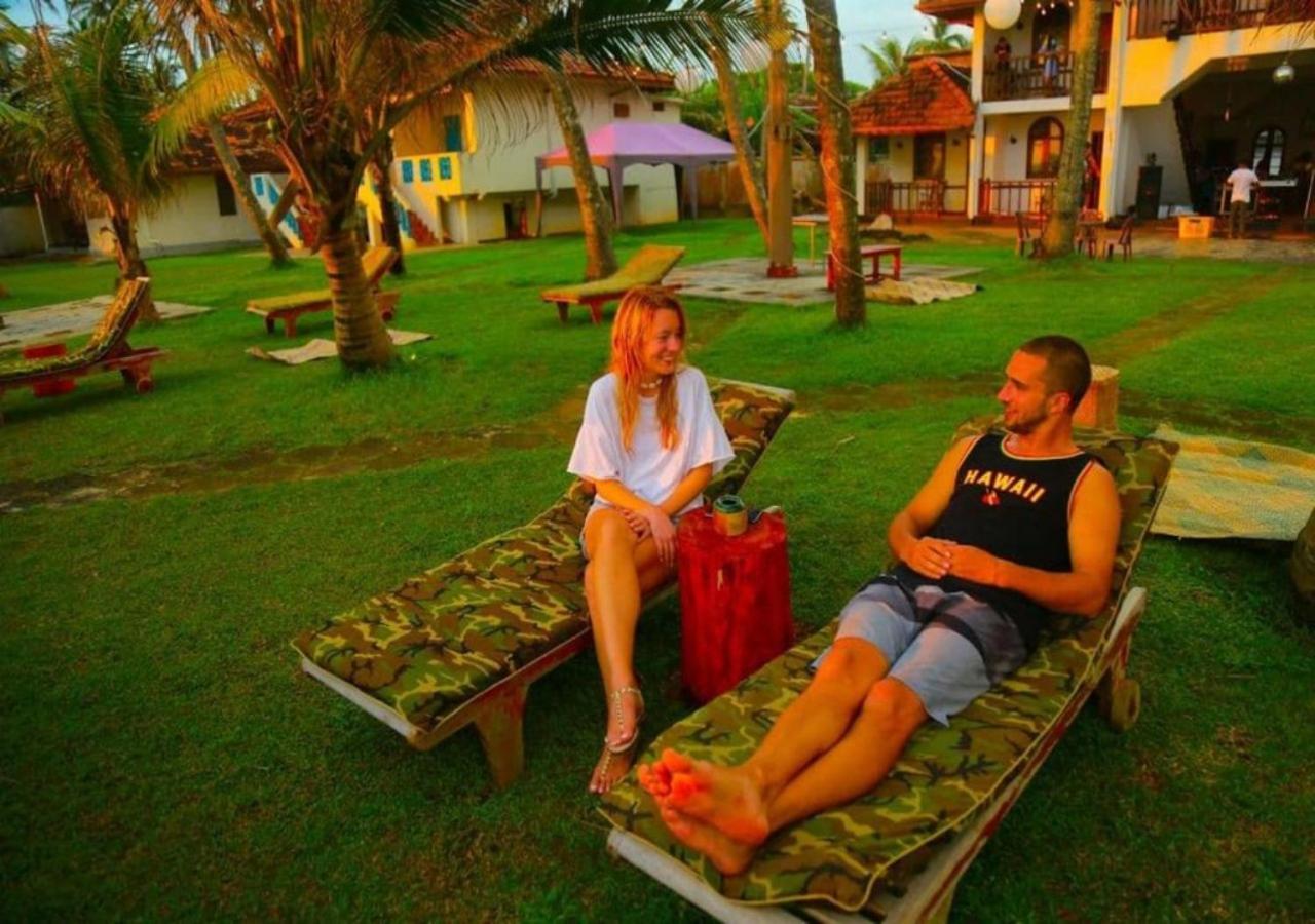 Nu-Vin Beach Hotel Ahangama Extérieur photo